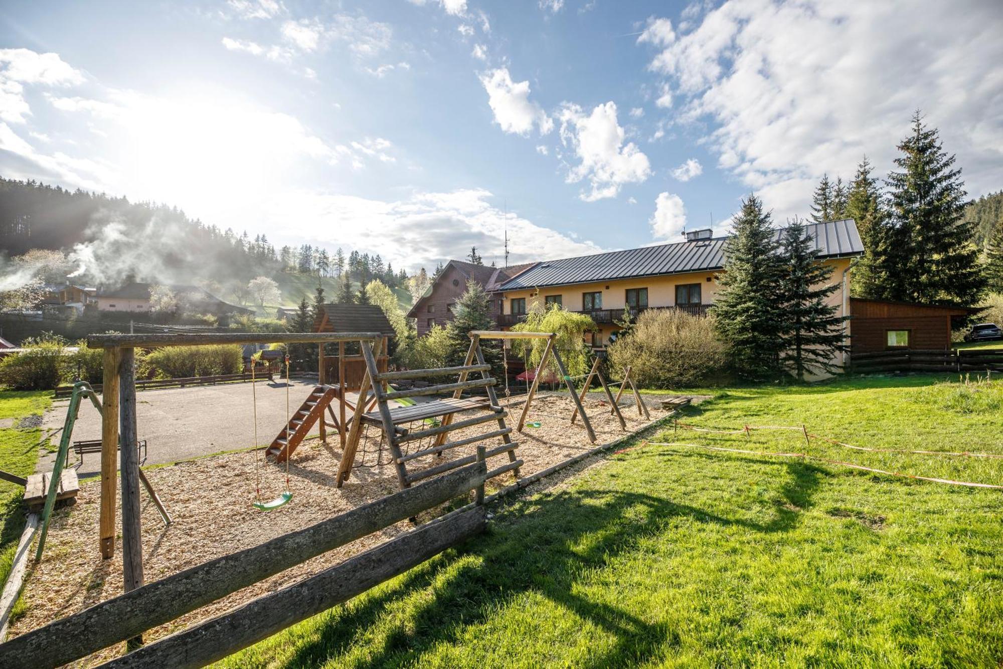 Horsky Hotel Kycerka Velké Karlovice Екстериор снимка